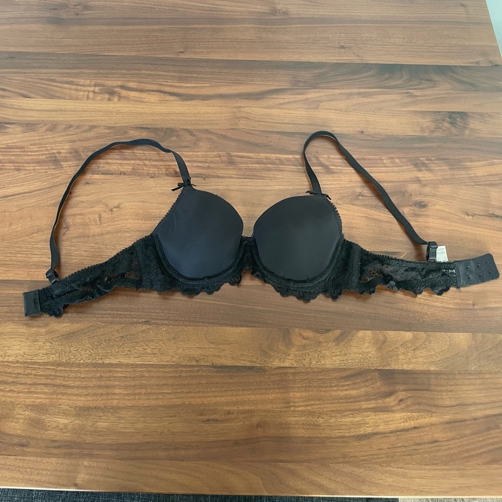 NWOT - 32A Black Bra with Bows and Lace